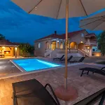 Amazing Home In Sikovo Holiday home *